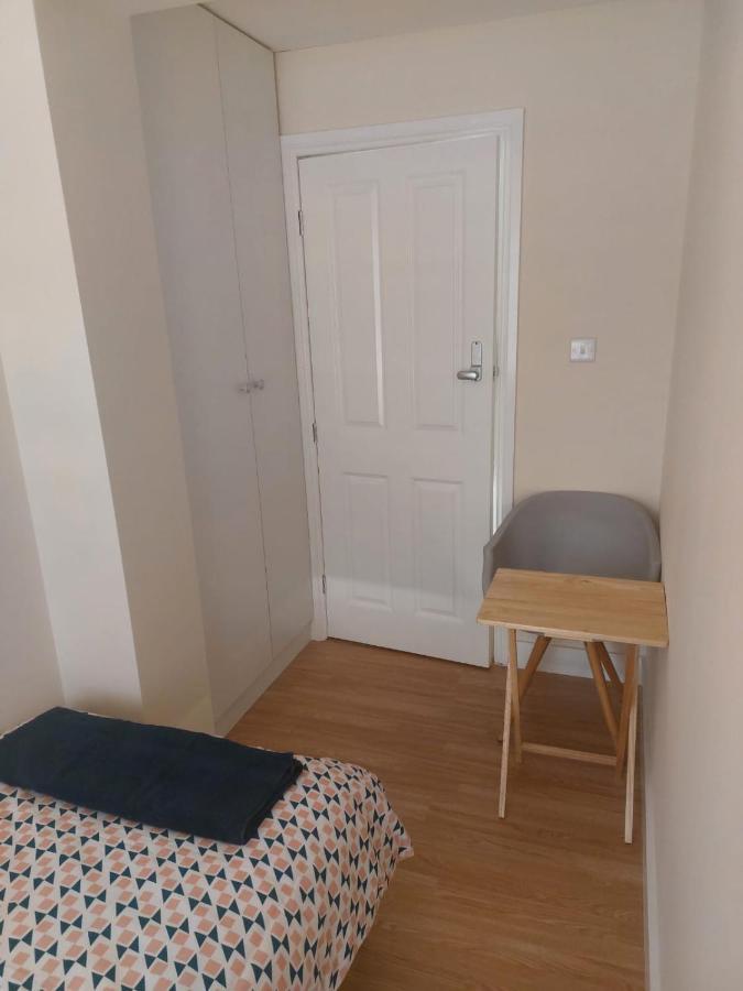 Single Room Only For One Adult Southall Bagian luar foto