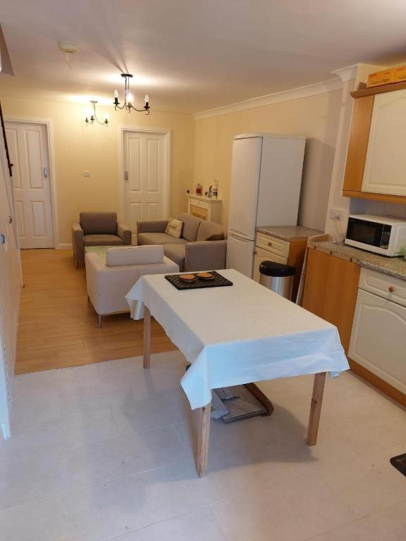 Single Room Only For One Adult Southall Bagian luar foto